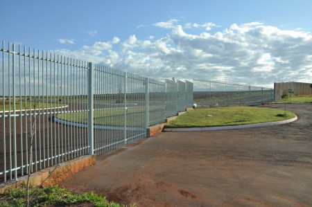 VEREADOR SEGURA APRESENTA REQUERIMENTO AO PREFEITO MUNICIPAL, PEDINDO QUE ADOTE AS MEDIDAS CABÍVEIS VISANDO RESOLVER UM PROBLEMA RECORRENTE NO CEMITÉRIO MUNICIPAL QUE VEM CAUSANDO A MORTE DE VÁRIOS GATOS NO LOCAL.